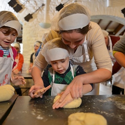 24/08: Familieworkshop brood bakken (4-99 jaar)